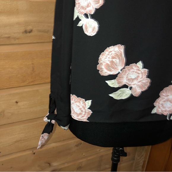 Cupcakes & Cashmere Blouse Black Floral choker collar / cold shoulder size M - Picture 13 of 14